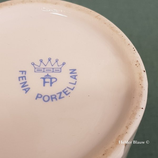 Vintage  vaas Fena Porzellan met gouden randje 21 cm hoog