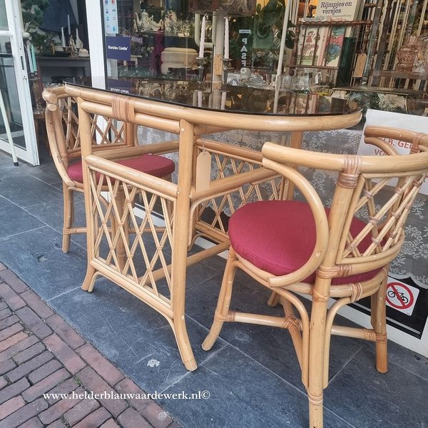 Vintage Bohemian bamboe tafel met 2 stoelen