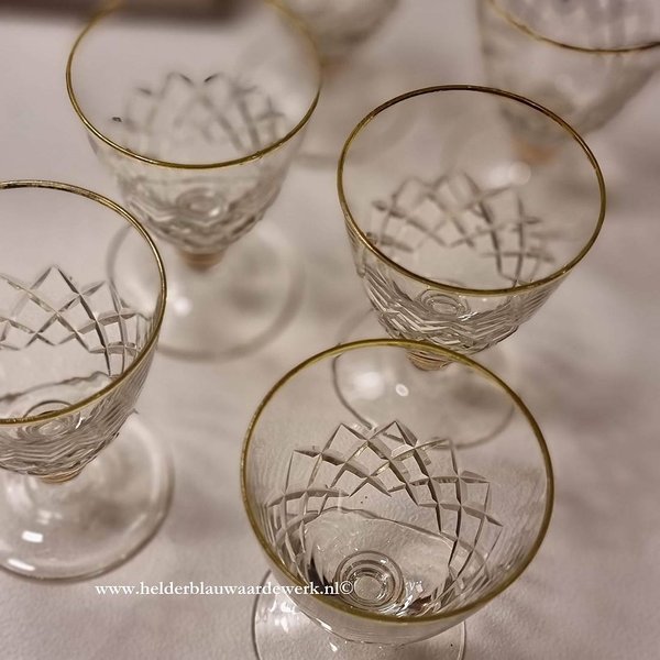 Antieke glaasjes kristal ruitslijpsel en gouden randje (set van 6)