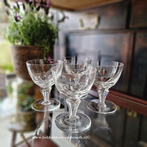 Kristalunie Bernina wijnglaasjes ontwerp F. Hollman (set van vier glazen)
